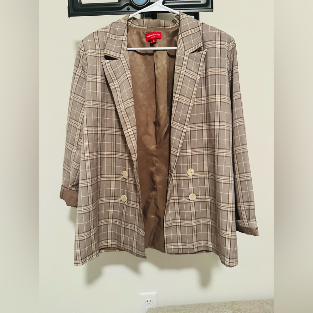 Chic Plaid Blazer in Beige - Picture 8 of 10